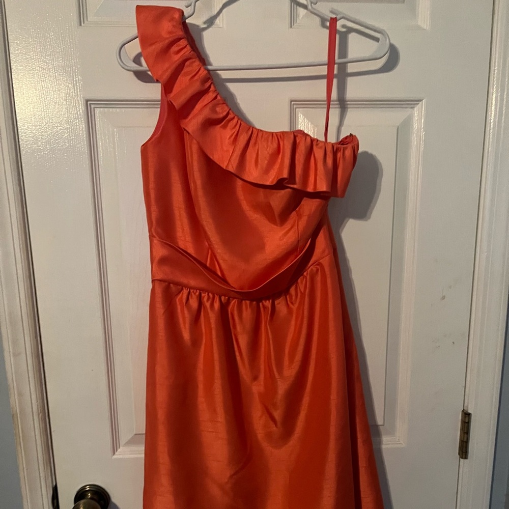 CORAL dress fits very well. Only worn once.